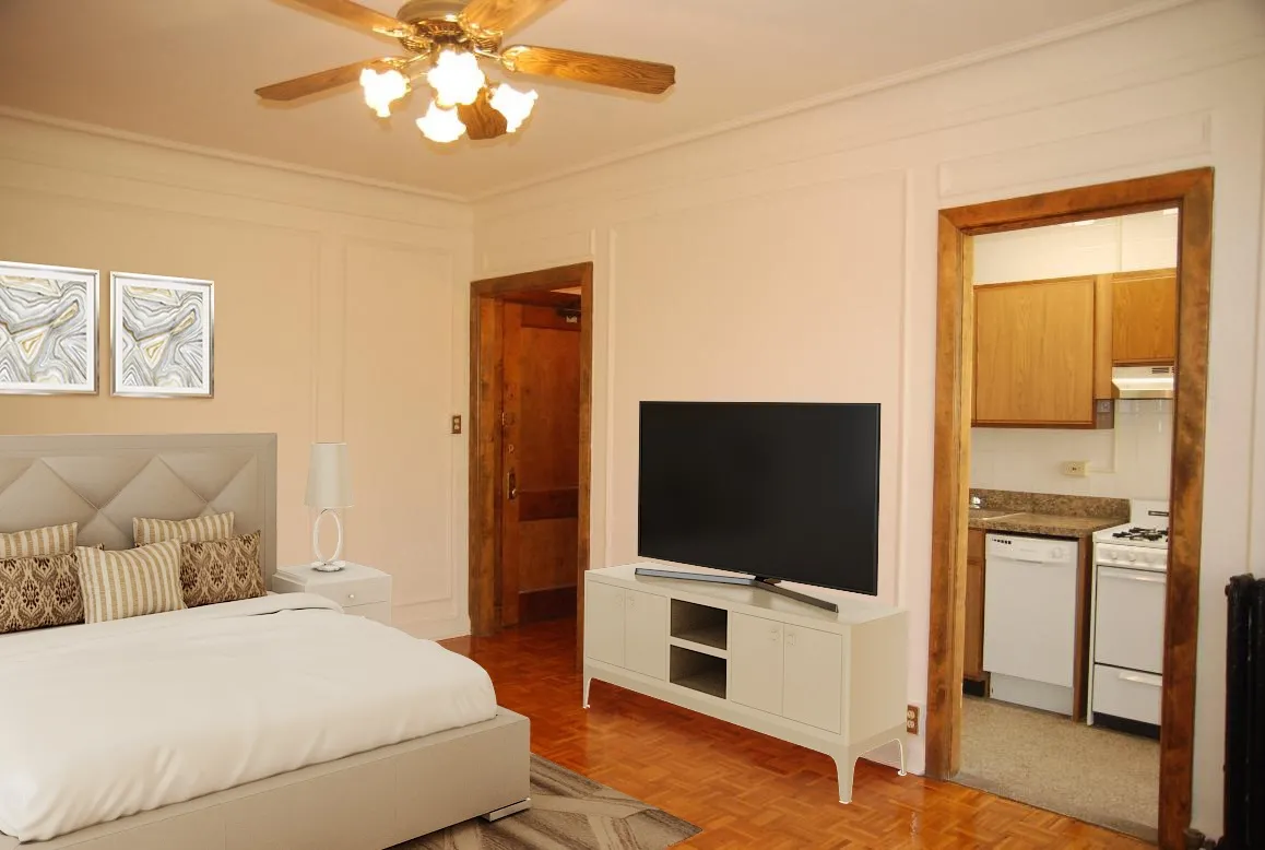 530 W Diversey Apartments