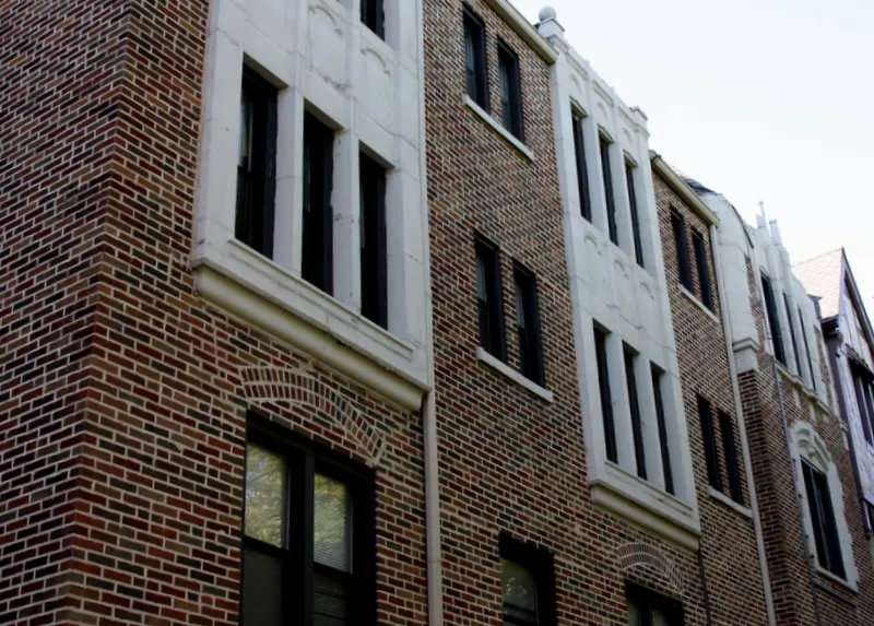 front yard and gate at Woodlawn House Apartments in Hyde Park Chicago