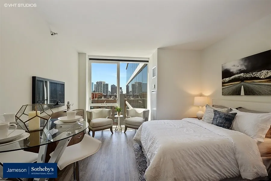 living room at 1407 On Michigan Apartments at 1407 South Michigan Ave