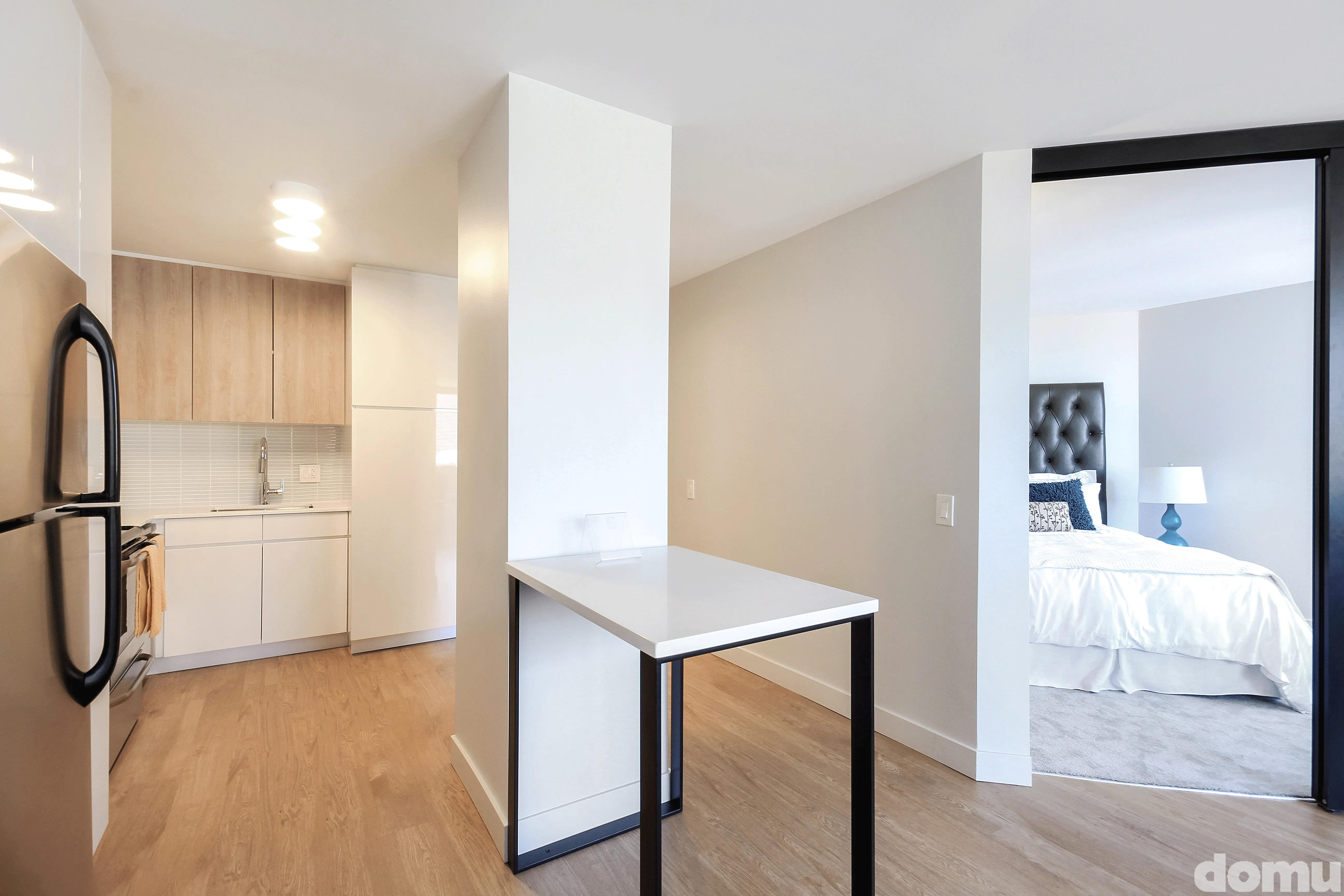 dining room and kitchen at The Kent Apartments in Lincoln Park Chicago