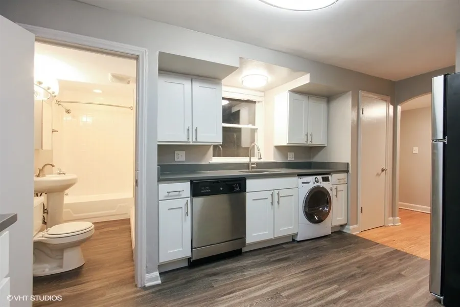 2801 W Logan Apartments