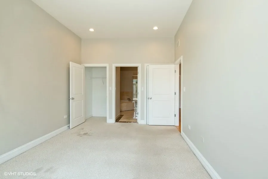 living room model unit at 4651 N Greenview Apartments