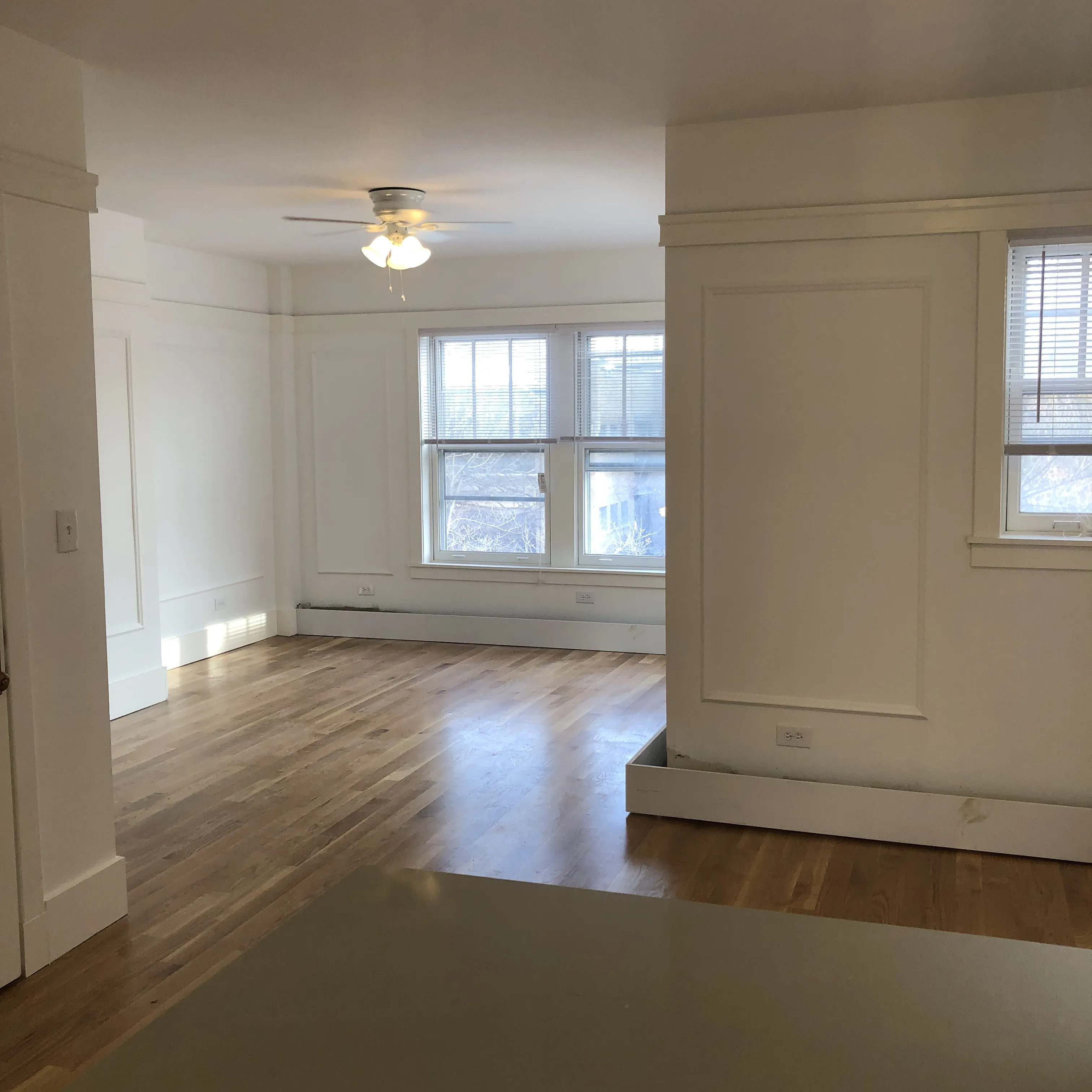 entry courtyard to 4520 North Malden Apartments