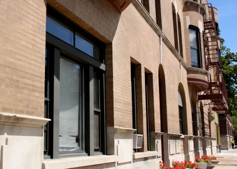outside of 530-540 W Armitage Apartments in Lincoln Park