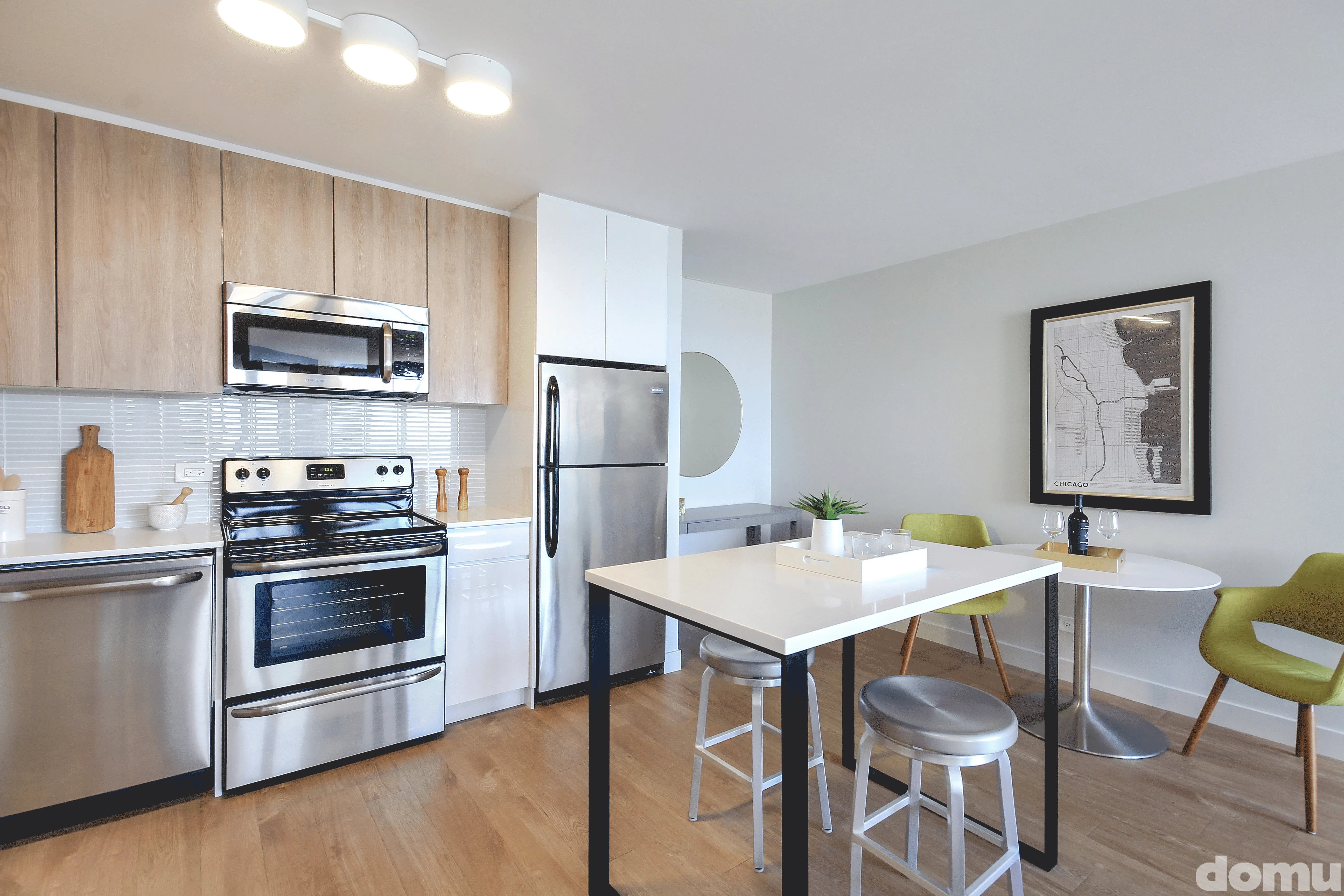 dining room and kitchen at The Kent Apartments in Lincoln Park Chicago