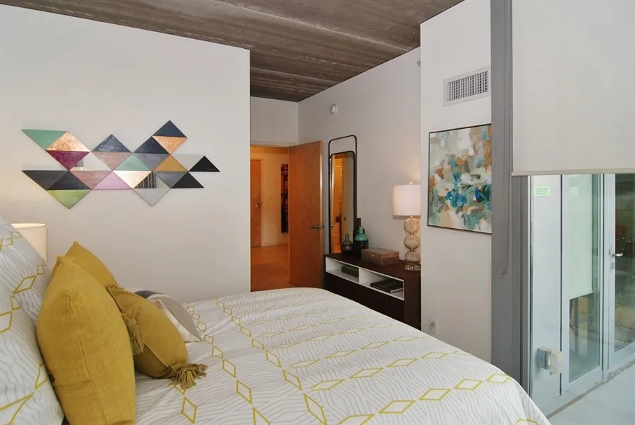 exterior deck of Oak Park Place Apartments