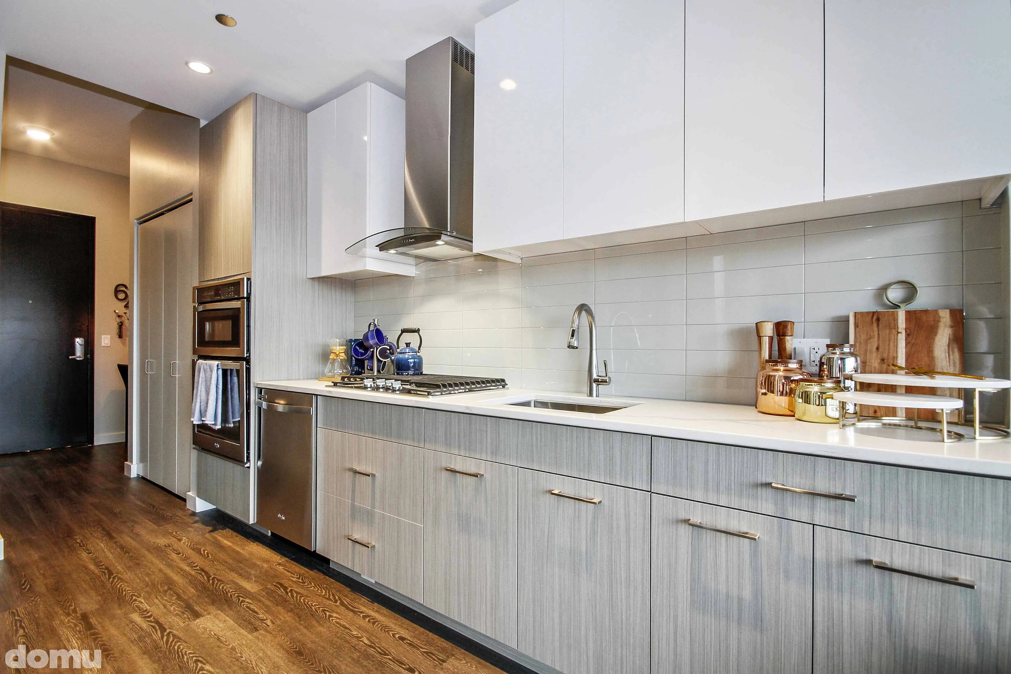 living room model unit at 640 North Wells Apartments in River North Chicago