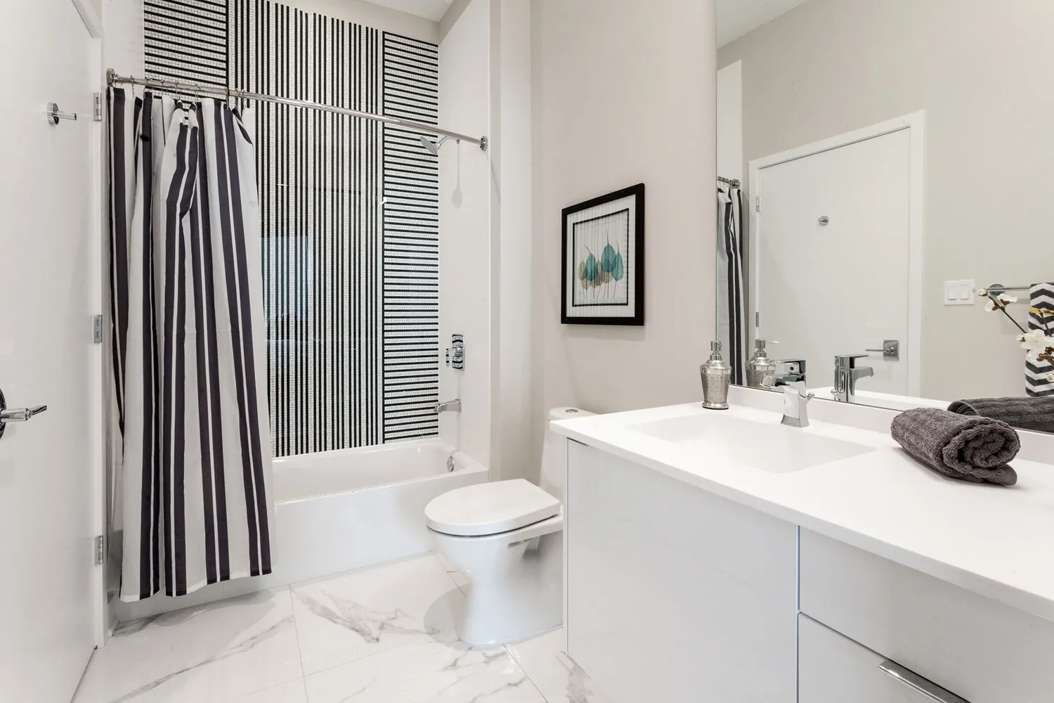 Mode Logan Square Apartments