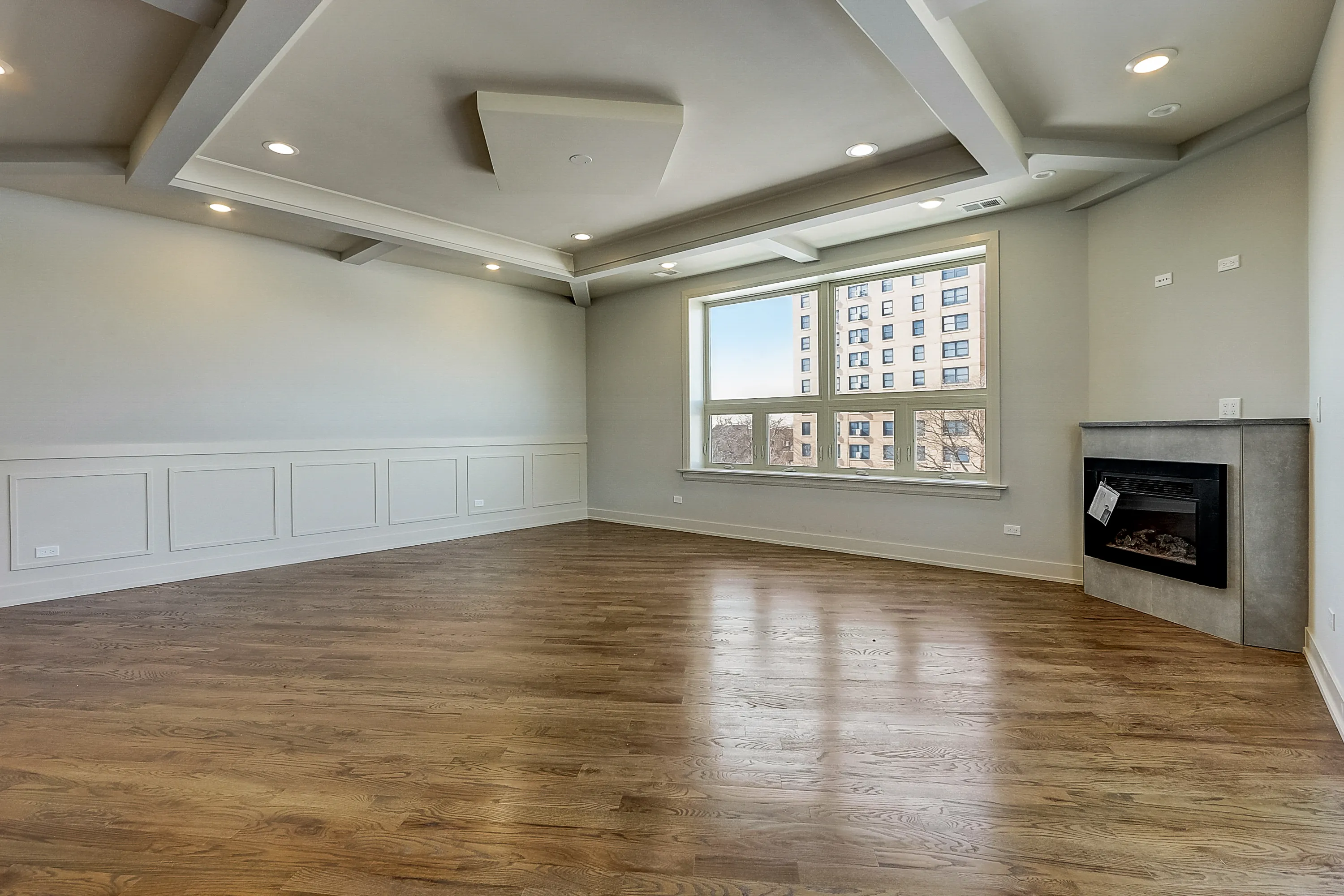 6349 South Woodlawn Apartments