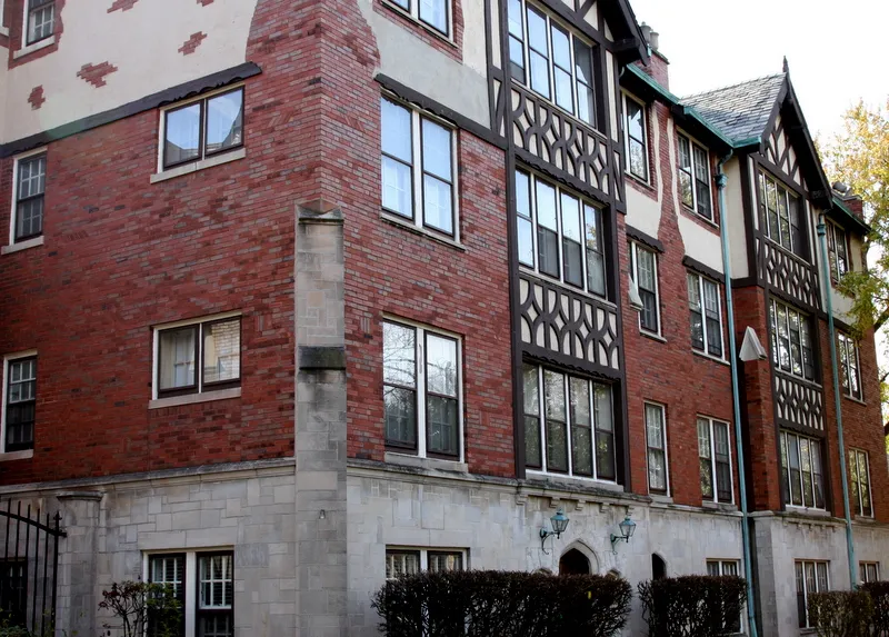 1639-1651 W Touhy Apartments