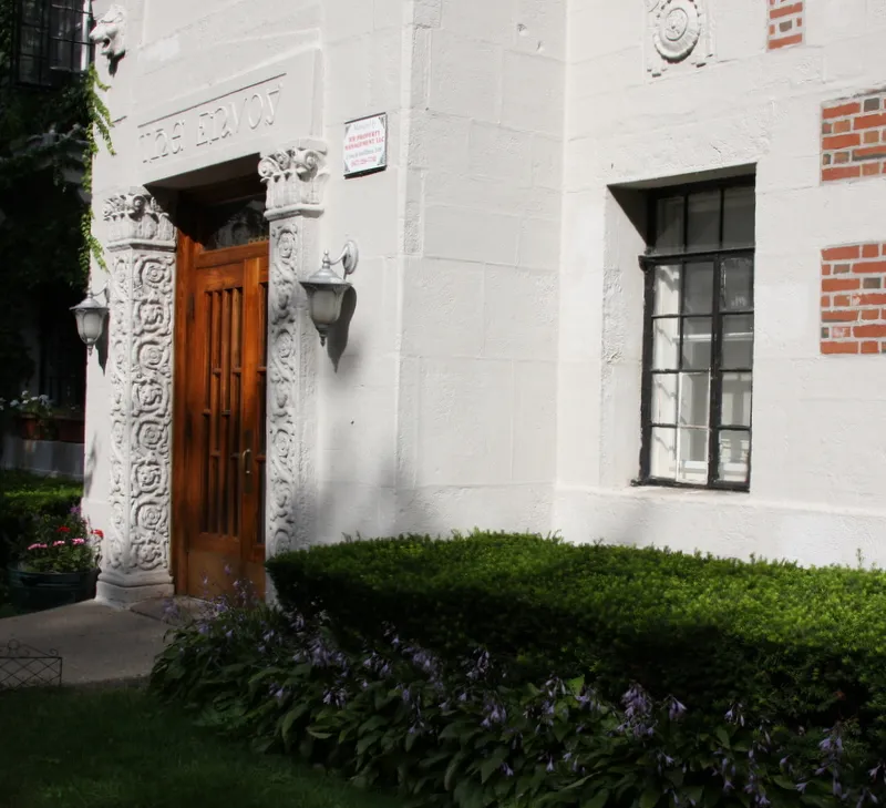 5633 North Kenmore Apartments