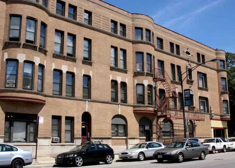 outside of 530-540 W Armitage Apartments in Lincoln Park
