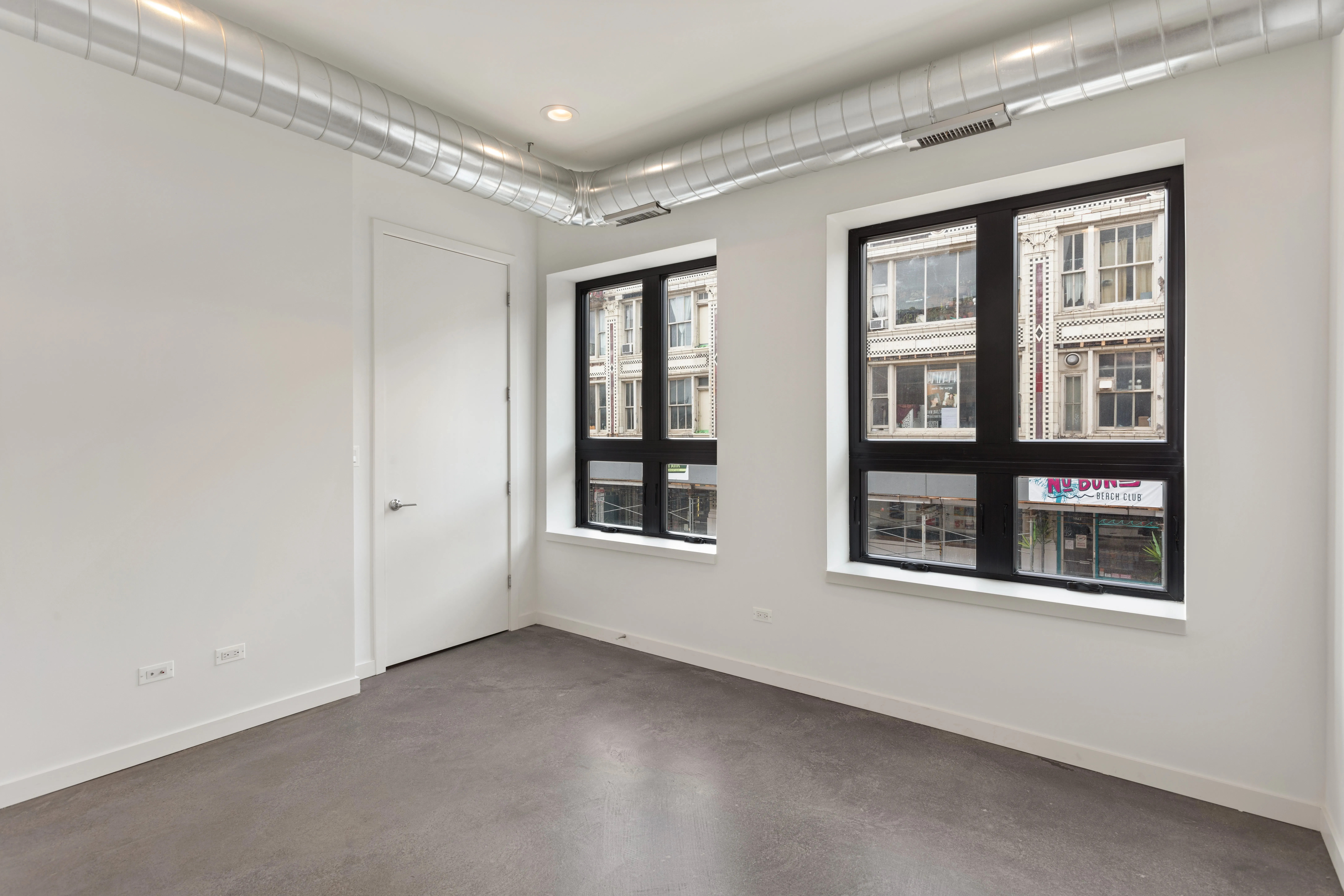model apartment living room at 1942 W North Apartments