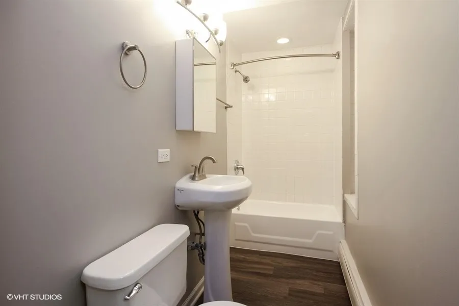 2801 W Logan Apartments