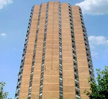 looking up at 4700 Lake Park Apartments in chicago