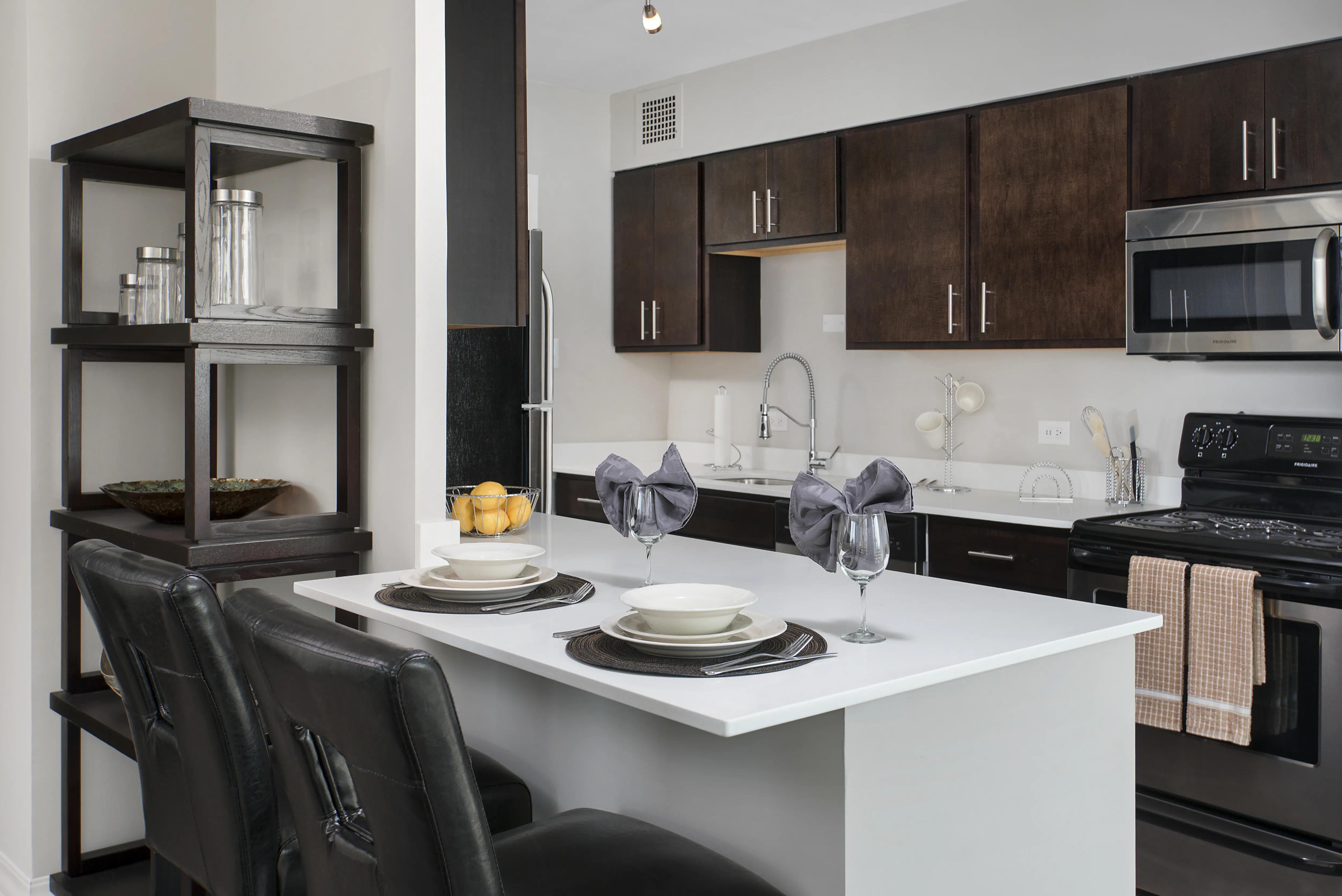 kitchen and island at The Bryn Apartments in Edgewater, Chicago