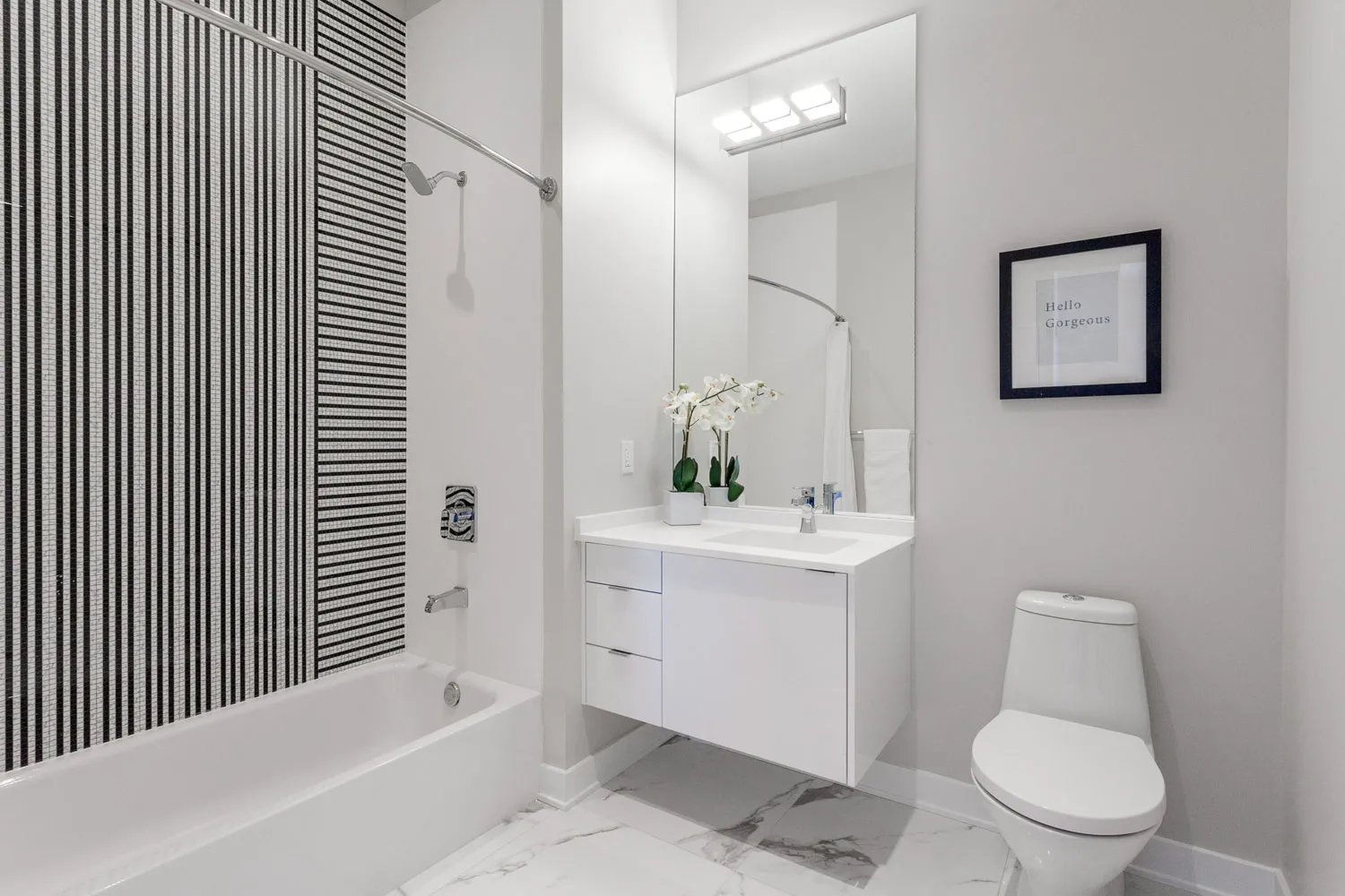 Mode Logan Square Apartments