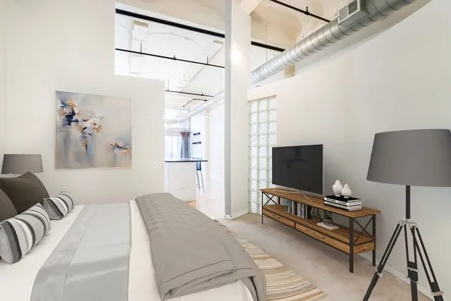 1000 W Washington Lofts Apartments