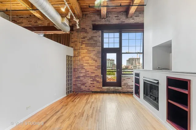 1000 W Washington Lofts Apartments