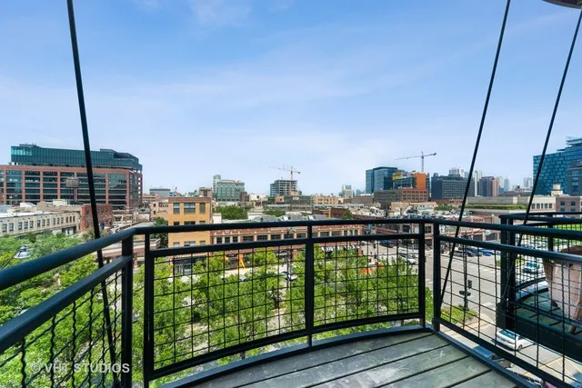 1000 W Washington Lofts Apartments