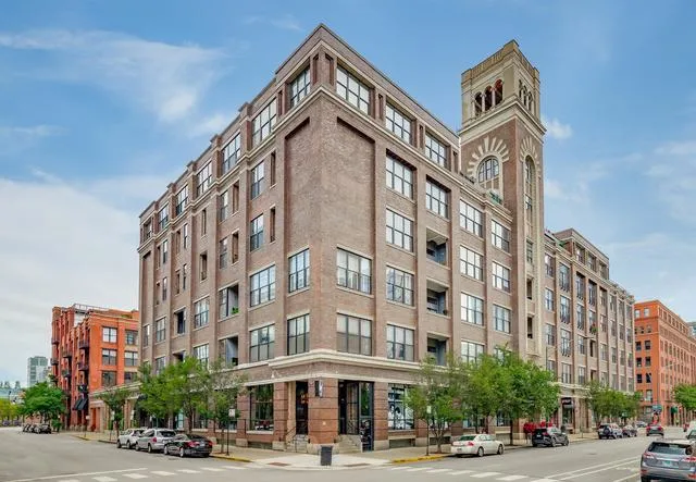 1000 W Washington Lofts Apartments