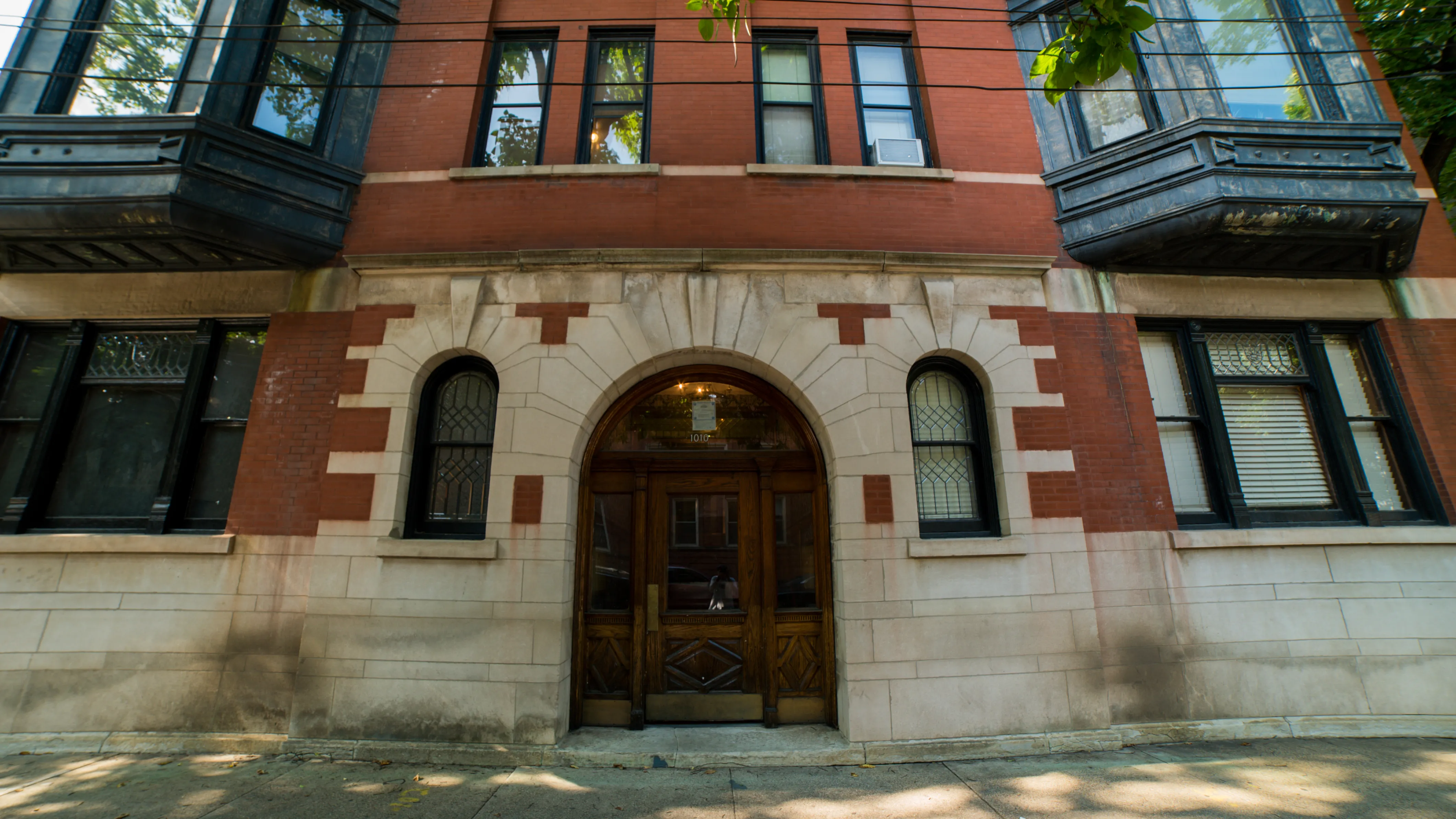 1010 W Altgeld Apartments