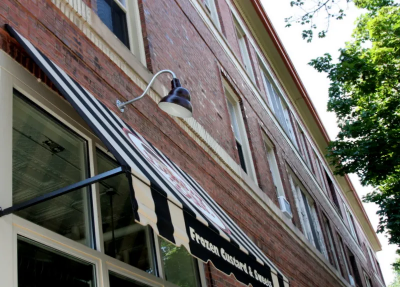 entrance of 6054-56 N Broadway/1207-09 W Glenlake Apartments in Edgewater