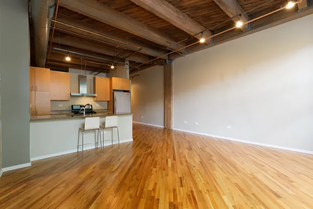 1040 W Adams Lofts Apartments