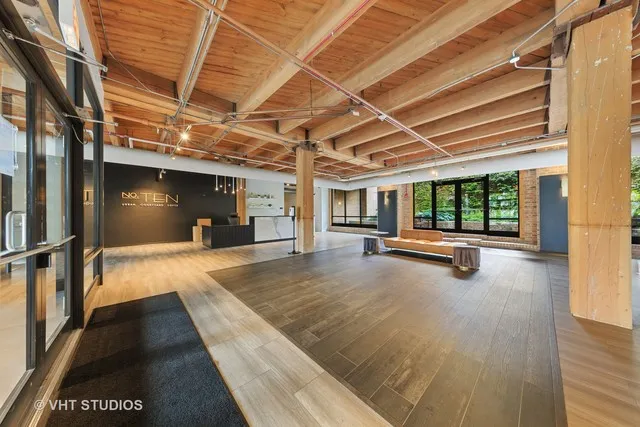 1040 W Adams Lofts Apartments