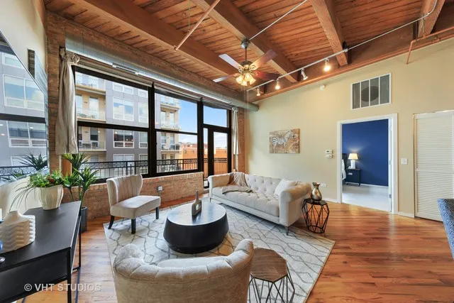 1040 W Adams Lofts Apartments