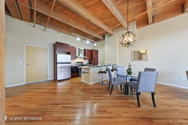 1040 W Adams Lofts Apartments