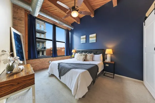 1040 W Adams Lofts Apartments