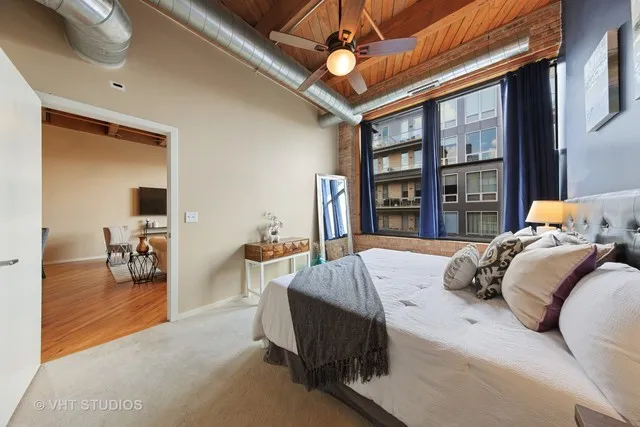 1040 W Adams Lofts Apartments