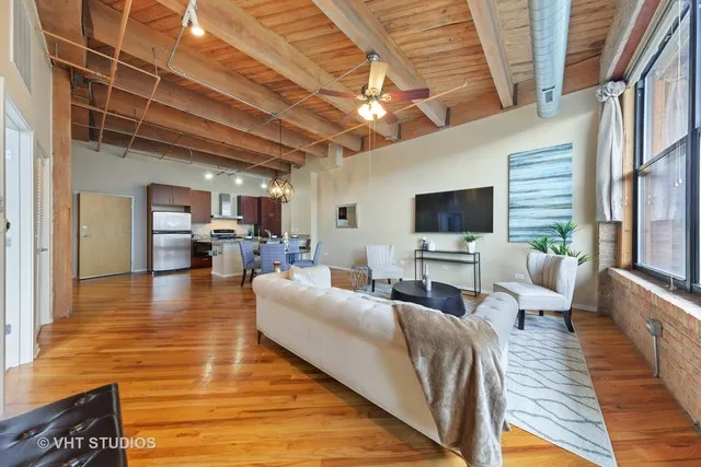 1040 W Adams Lofts Apartments