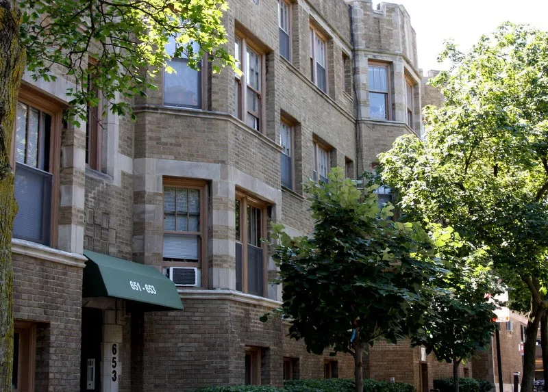 family room furnsihed at 649-57 W. Oakdale / 2919-21 N. Clark Apartments