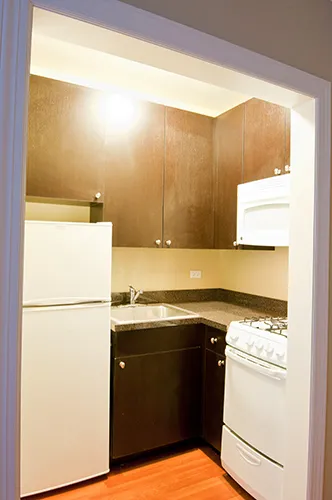 exterior front of 1063 West Columbia Apartments in Rogers Park Chicago