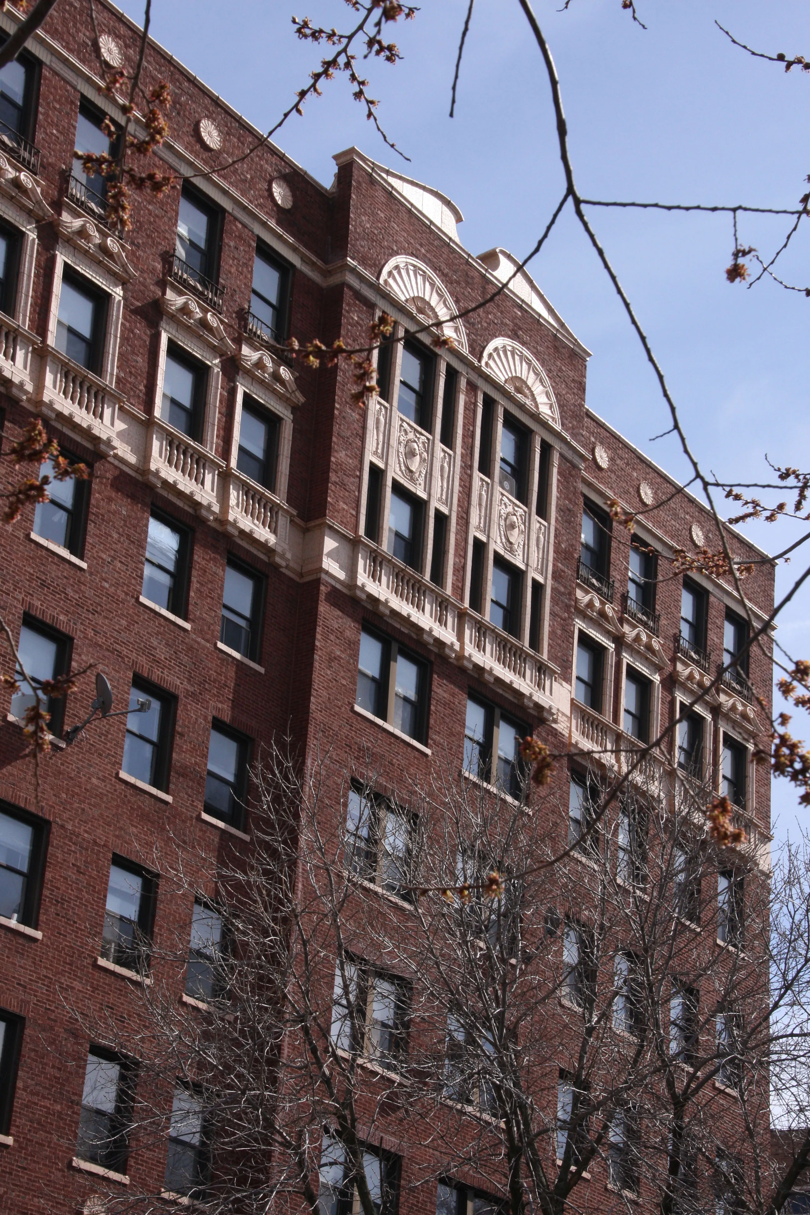 exterior of The Coronado Apartments located at 1061 West Rosemont in Edg