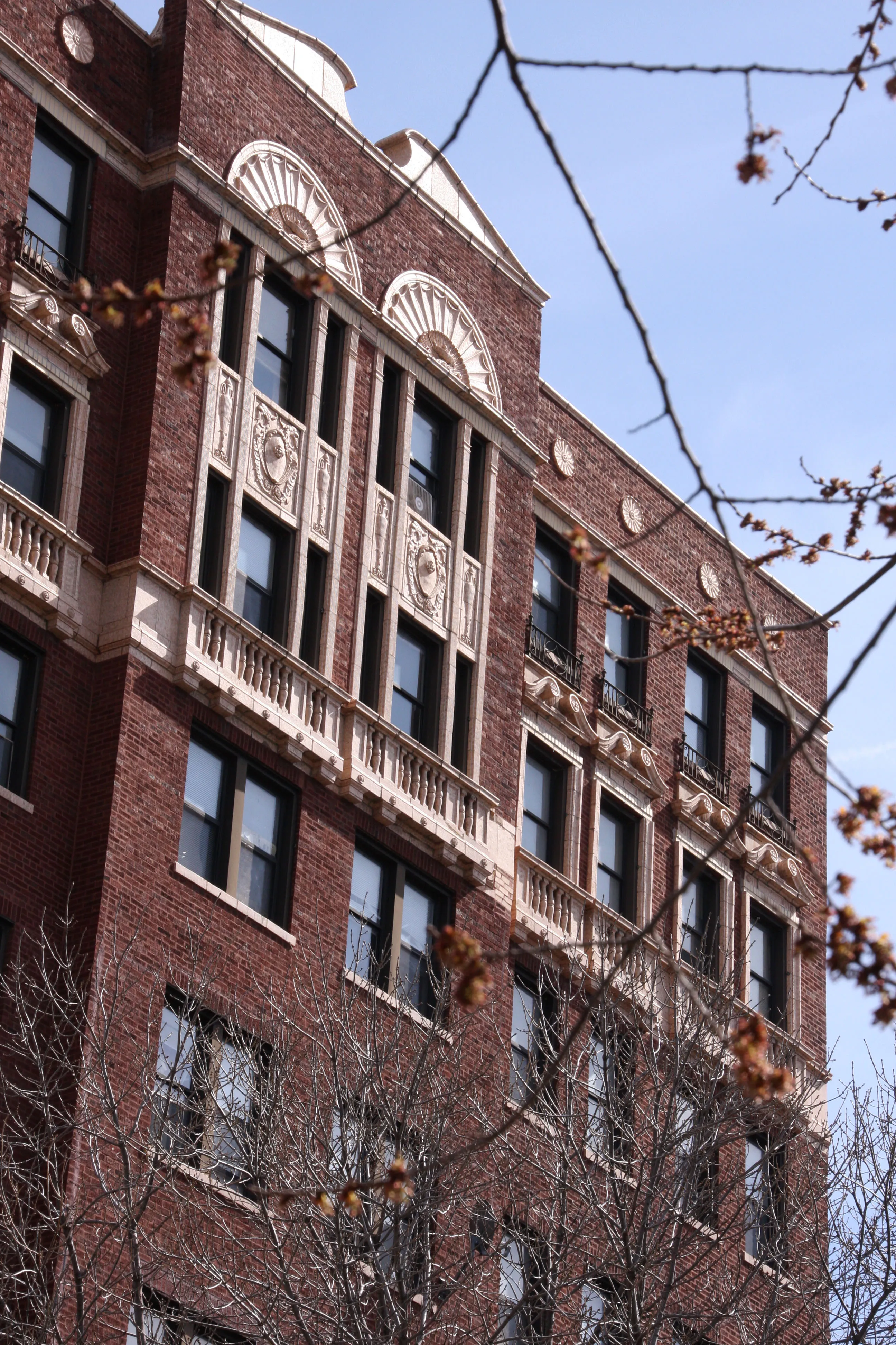 exterior of The Coronado Apartments located at 1061 West Rosemont in Edg