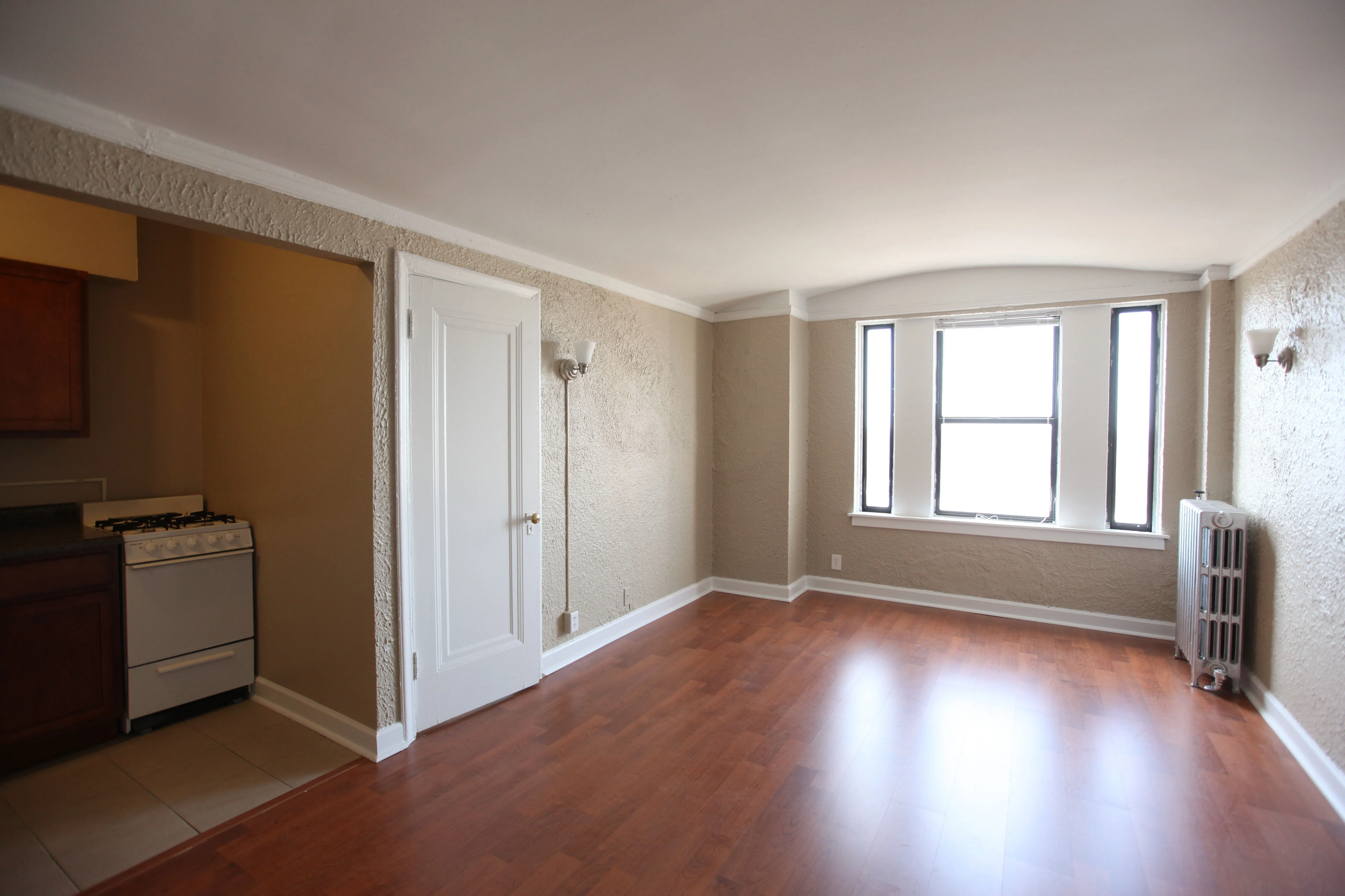 1061 W ROSEMONT AVE 60660-Coronado Apartments-unit#101-Chicago-IL