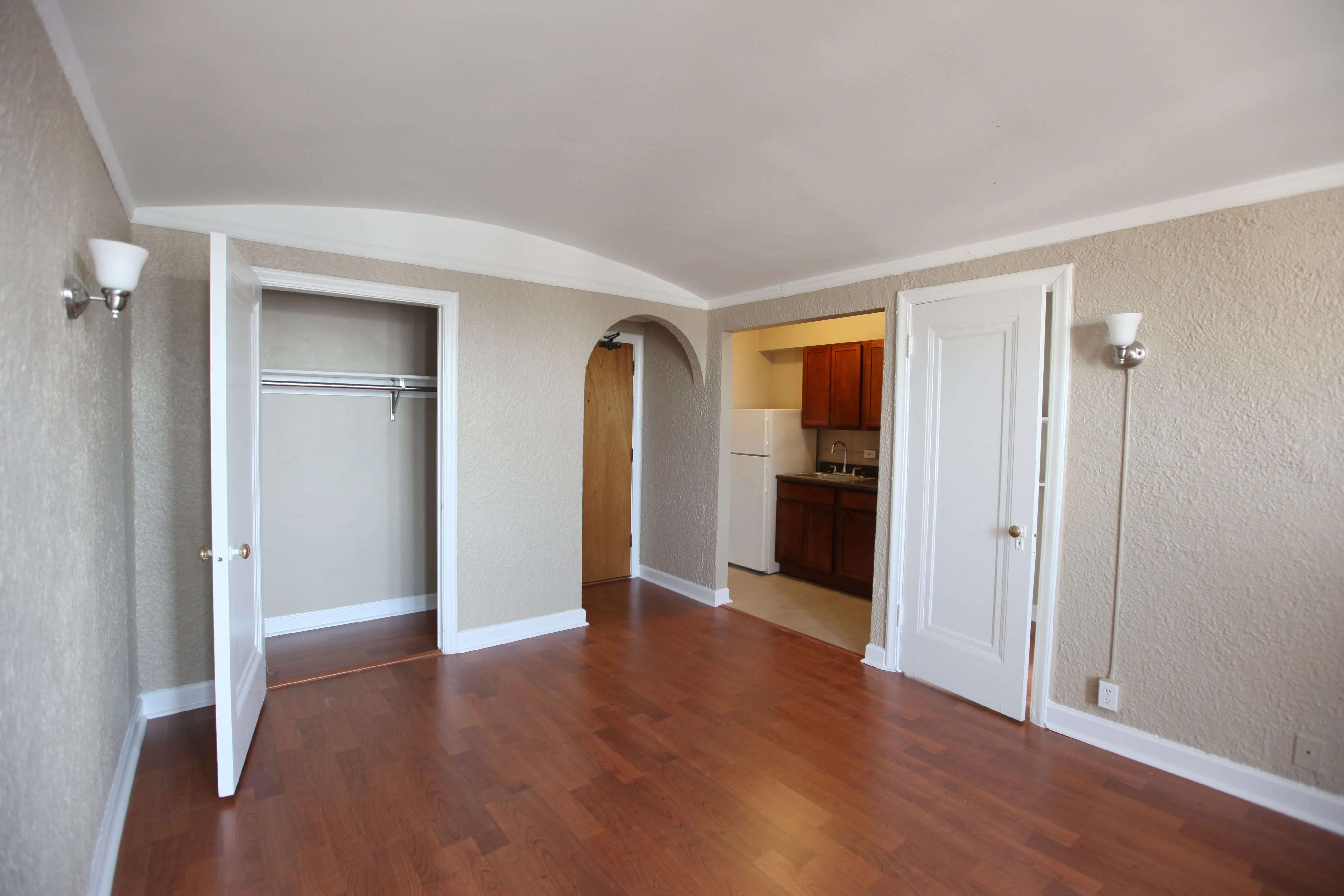 1061 W ROSEMONT AVE 60660-Coronado Apartments-unit#101-Chicago-IL