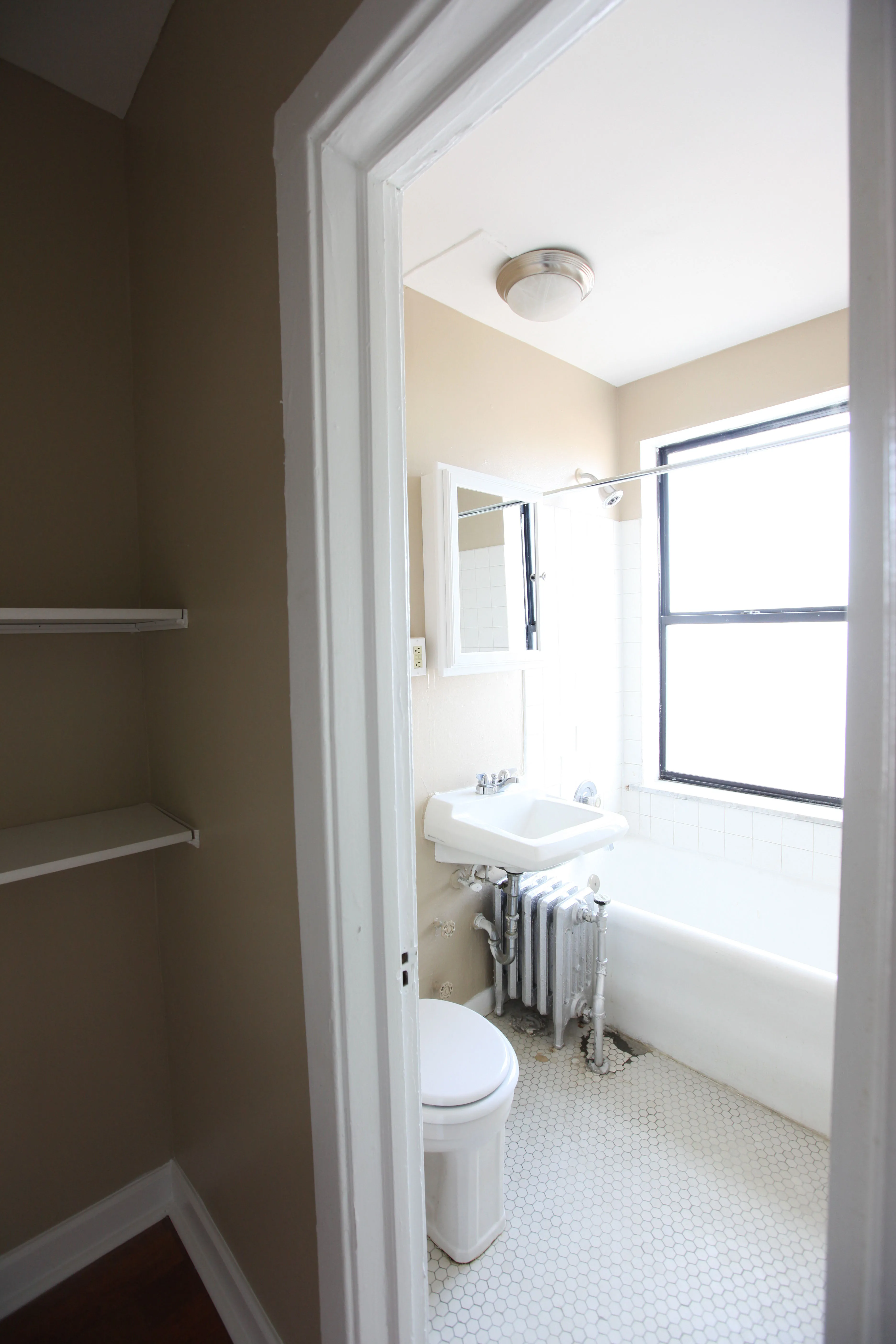 1061 W ROSEMONT AVE 60660-Coronado Apartments-unit#101-Chicago-IL