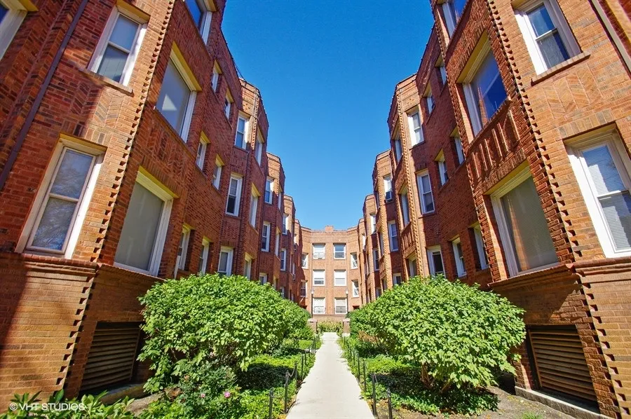 1338 West Argyle Apartments