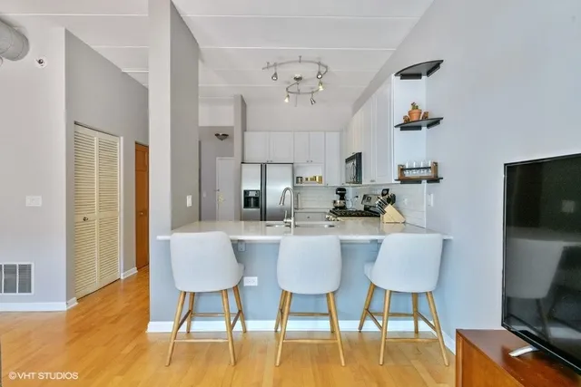 1155 W Madison Apartments