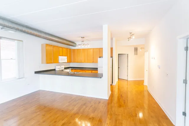 1155 W Madison Apartments