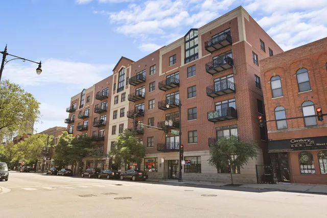 1155 W Madison Apartments