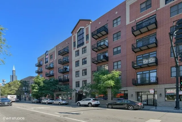 1155 W Madison Apartments