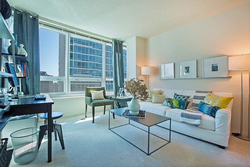 living room with couches at The Streeter in Streeterville