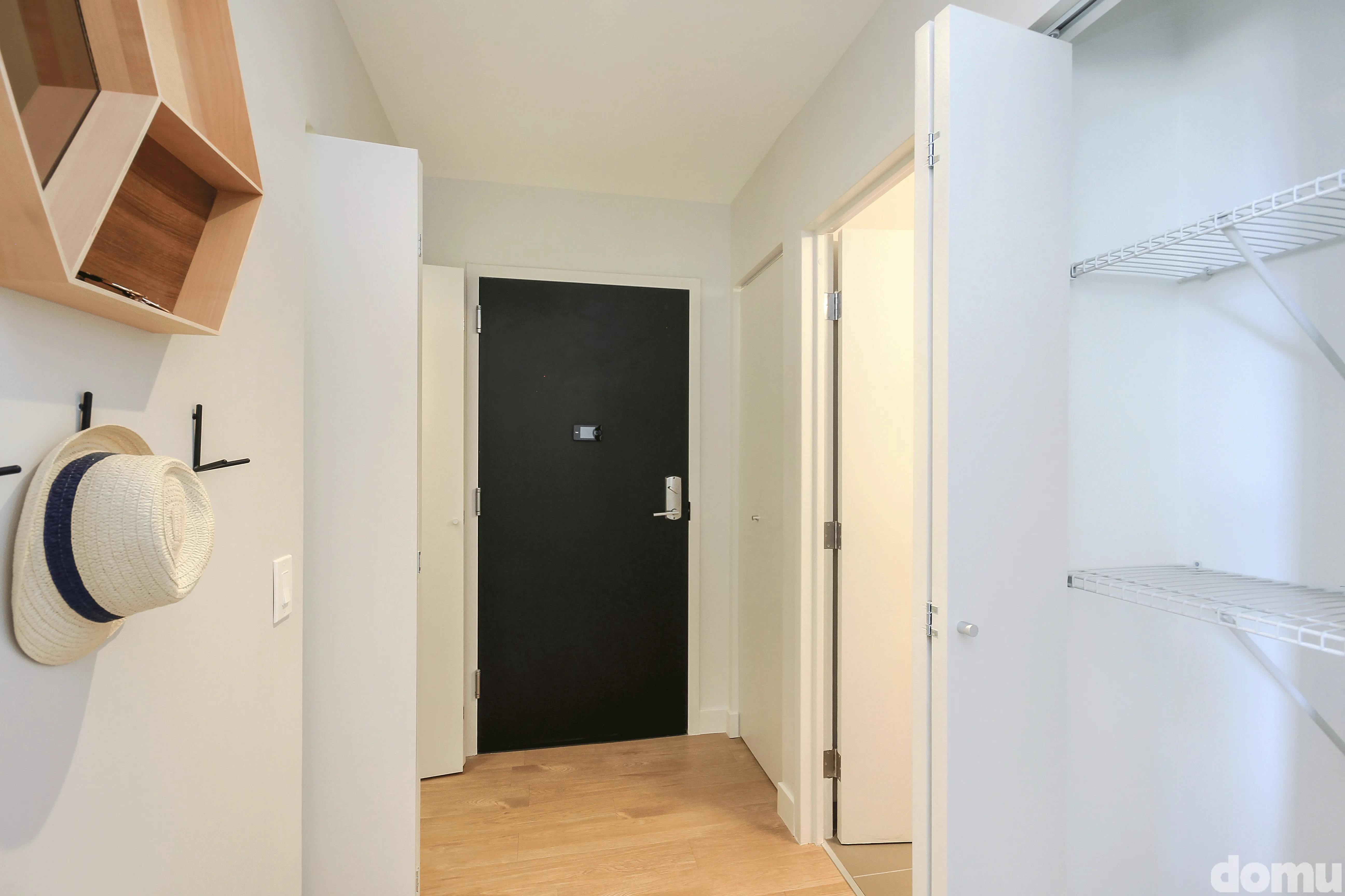 dining room and kitchen at The Kent Apartments in Lincoln Park Chicago