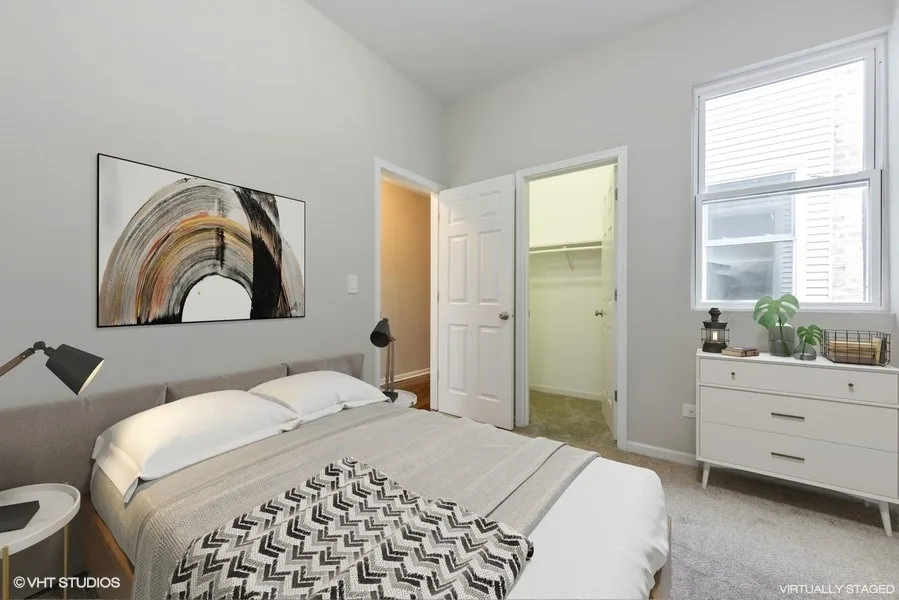 model kitchen at 5427 North Broadway Aprtments in Edgewater Chicago