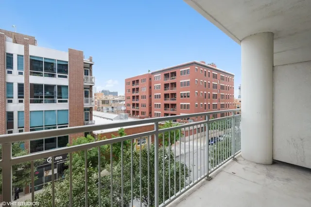 1200 W Monroe Apartments